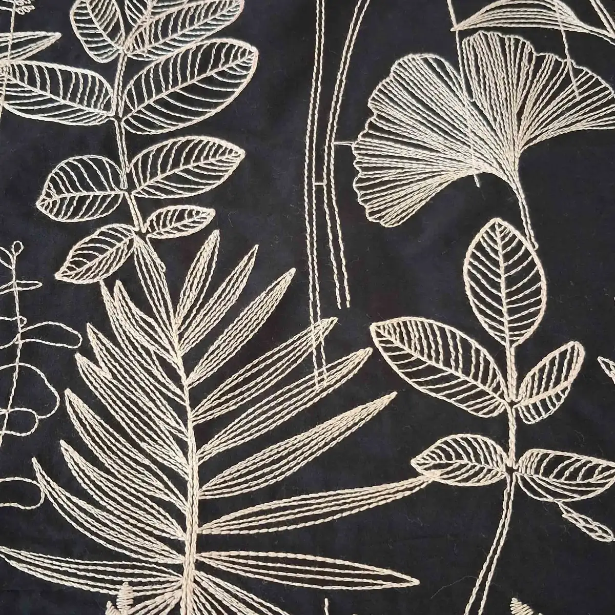 Embroiderie noir