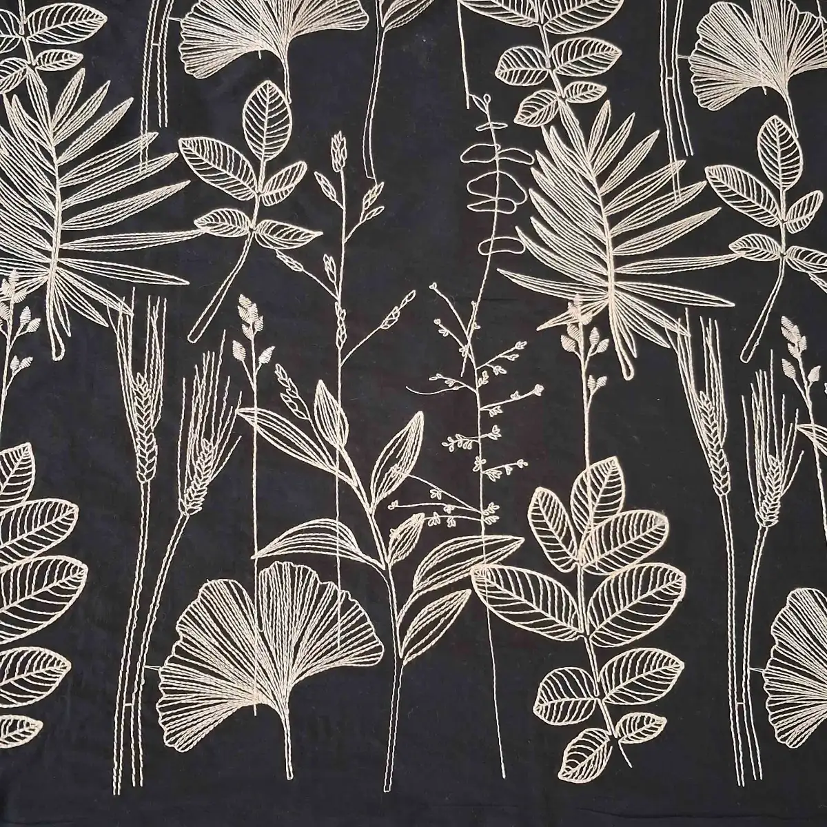 Embroiderie noir